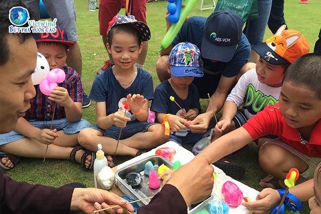 cong-ty-to-chuc-su-kien-ngay-hoi-gia-dinh-bong-sen-cac-be-choi-vietwind-travel