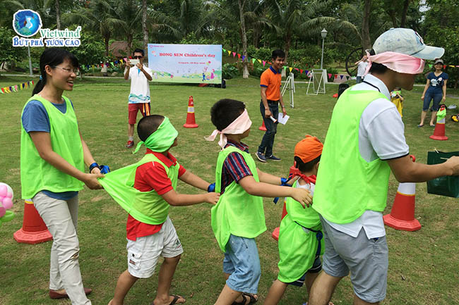 cong-ty-to-chuc-su-kien-ngay-hoi-gia-dinh-bong-sen-gan-ket-vietwind-travel