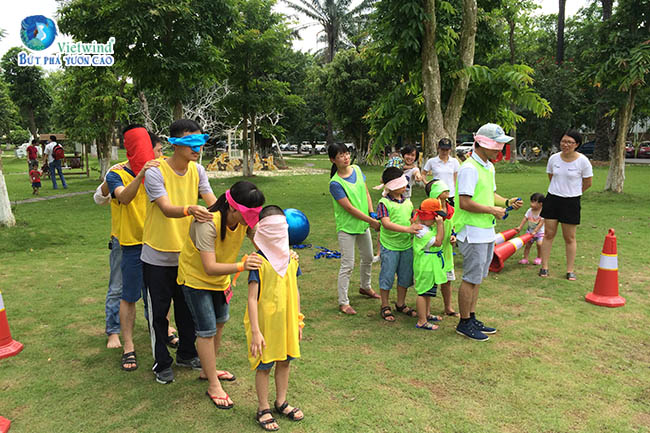 cong-ty-to-chuc-su-kien-ngay-hoi-gia-dinh-bong-sen-tro-choi