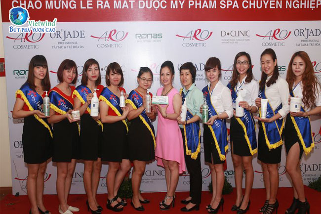 cong-ty-to-chuc-su-kien-ra-mat-san-pham-moi-dal-spa-nhan-vien-vietwind-travel