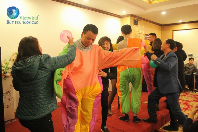 to-chuc-su-kien-tong-ket-cuoi-nam-cong-ty-rendezvous-hotel-7