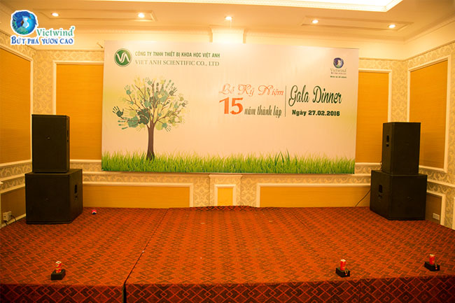 to-chuc-su-kien-chuan-bi-backdrop-vietwind